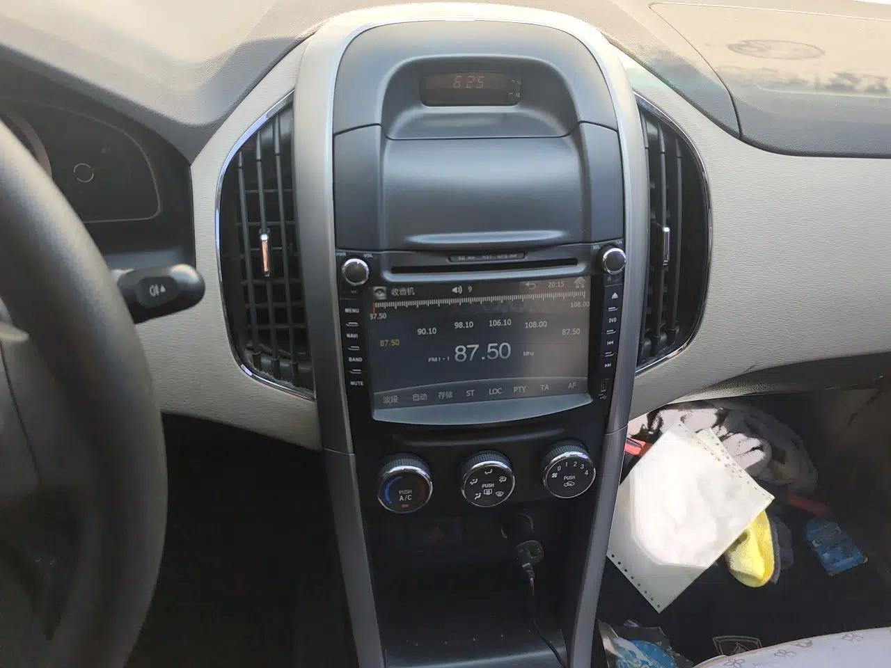 Baojun 630 2012 1.8L manual Comfort trim level — миниатюра 14