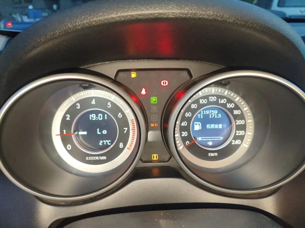 Bestune X80 2015 2.0L Automatic Comfort Anniversary Edition — миниатюра 12