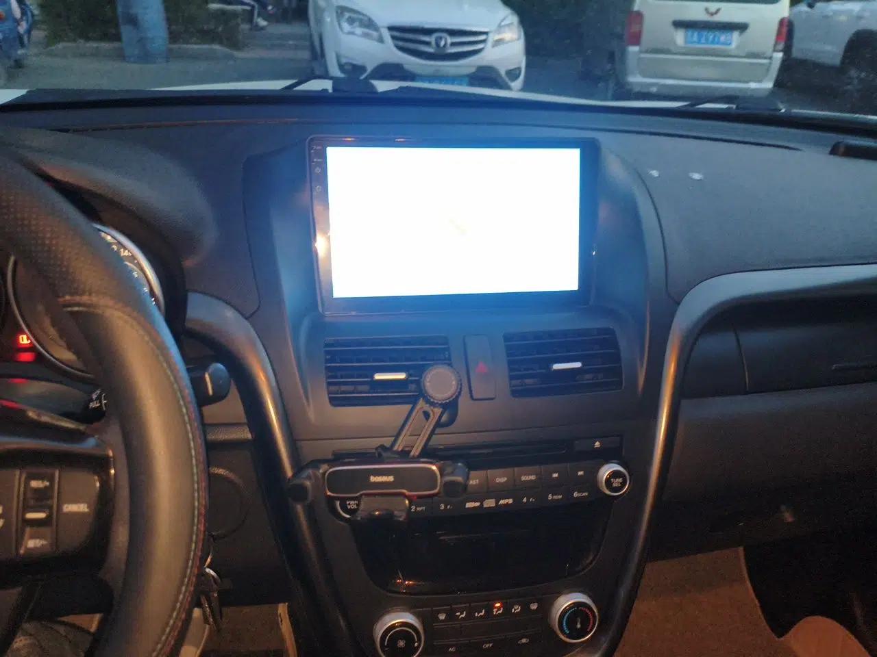 Bestune X80 2015 2.0L Automatic Comfort Anniversary Edition — миниатюра 14