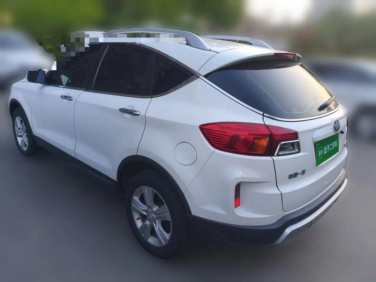 Bestune X80 2015 2.0L Automatic Comfort Anniversary Edition — миниатюра 4