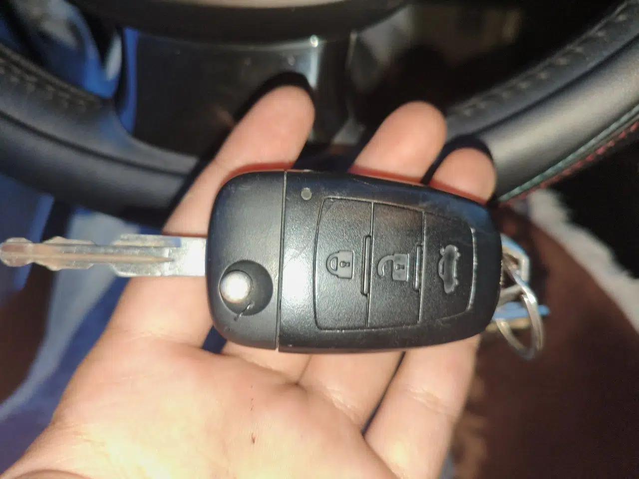 Bestune X80 2015 2.0L Automatic Comfort Anniversary Edition — миниатюра 9