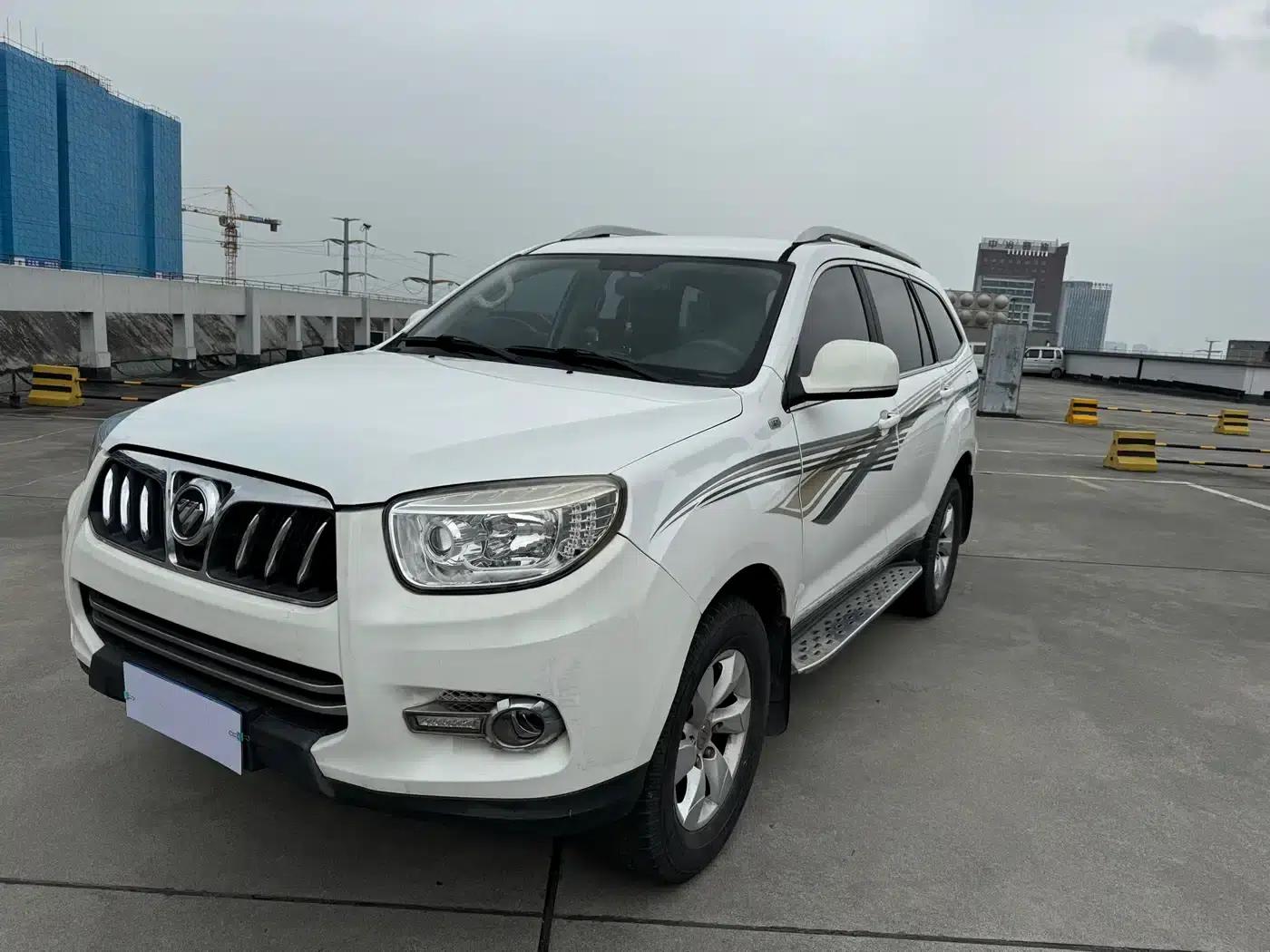 Savana 2017 2.0T Automatic 2WD Petrol Premium Edition 5-Seater — миниатюра 1
