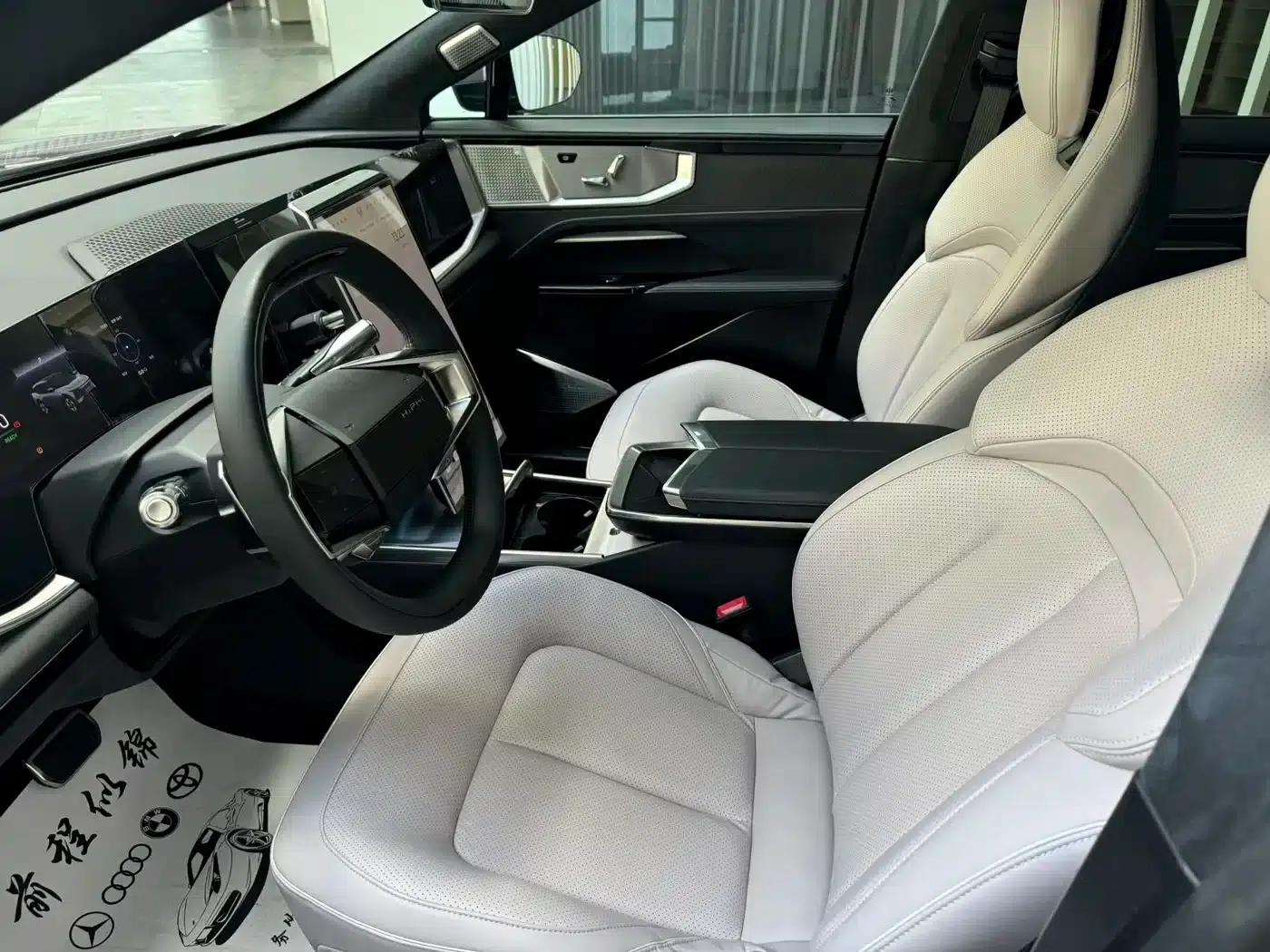 HiPhi Y 2023 765km Flagship Edition — миниатюра 4