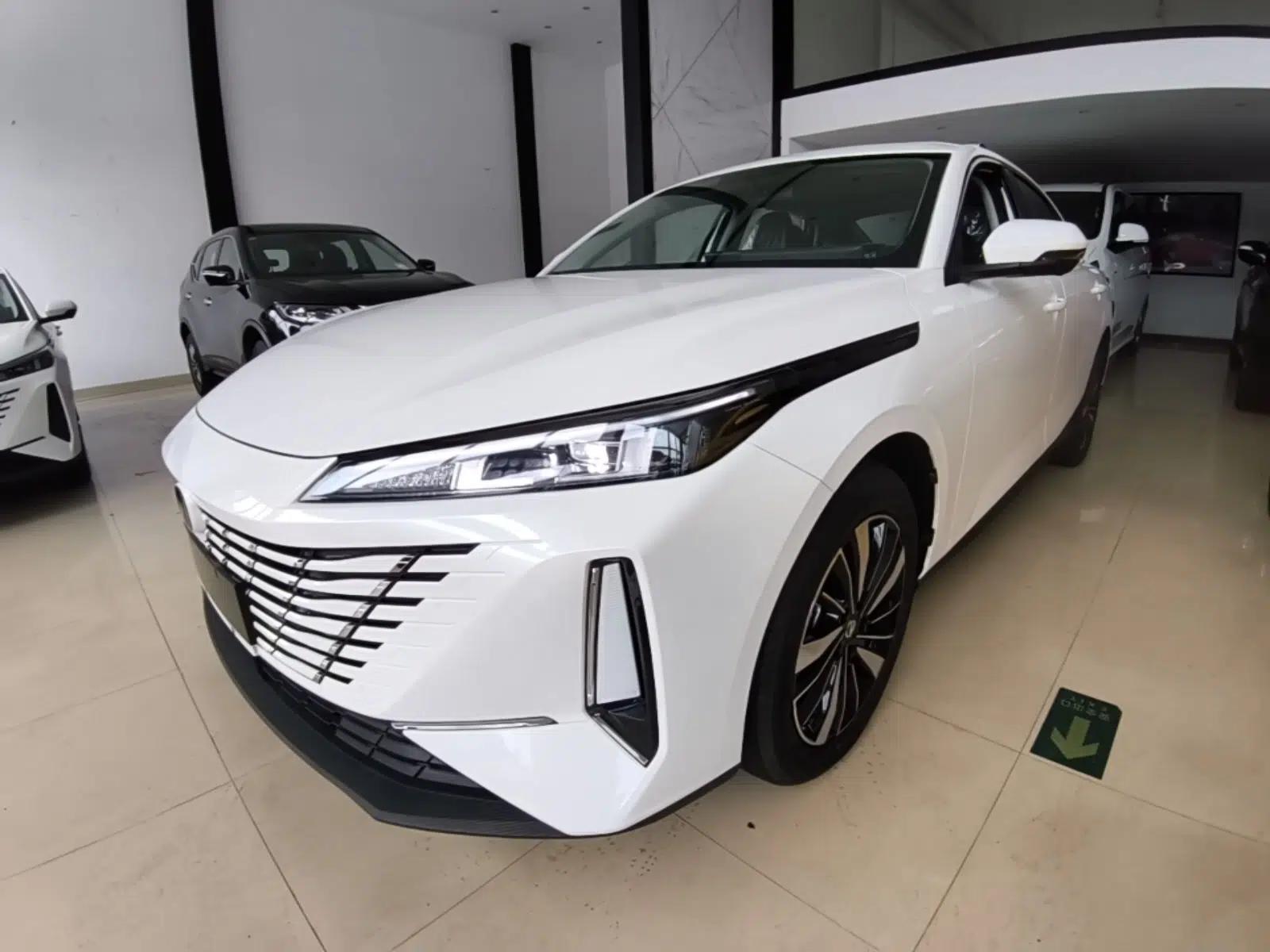 CHANGAN Eado PHEV 2025 Smart New Blue Whale 145KM Battleship Edition — миниатюра 1