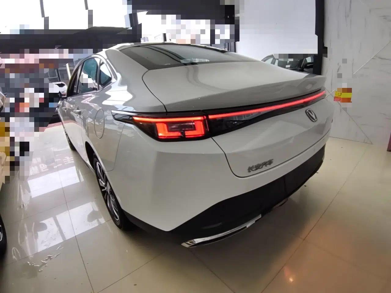 CHANGAN Eado PHEV 2025 Smart New Blue Whale 145KM Battleship Edition — миниатюра 4