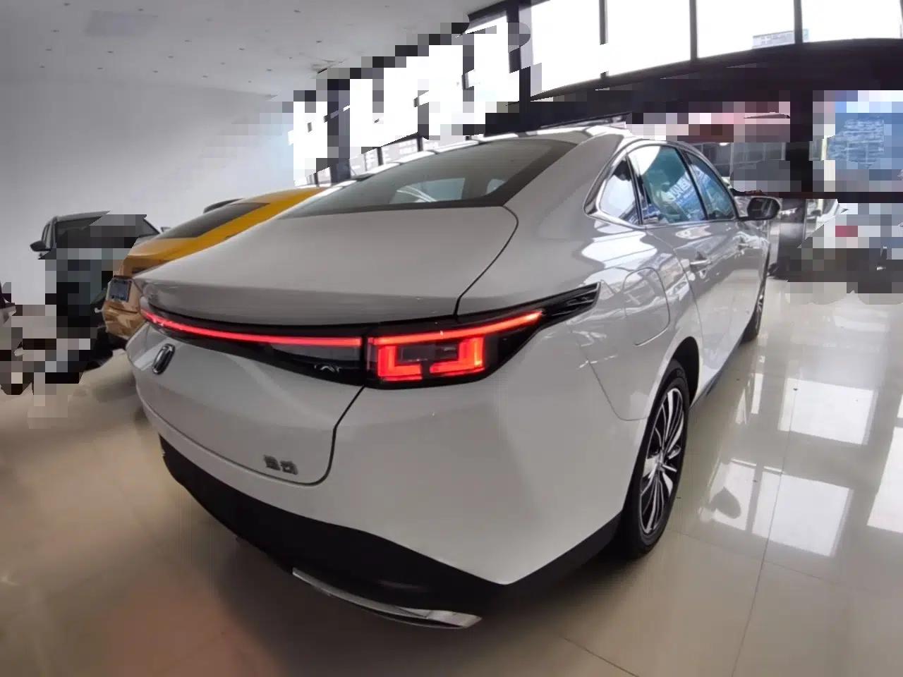 CHANGAN Eado PHEV 2025 Smart New Blue Whale 145KM Battleship Edition — миниатюра 6