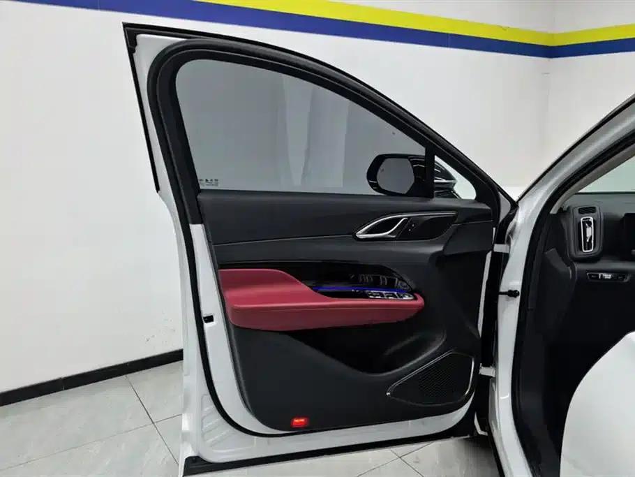 Hongqi HS3 2023 1.5T 2WD Goodness Edition — миниатюра 7