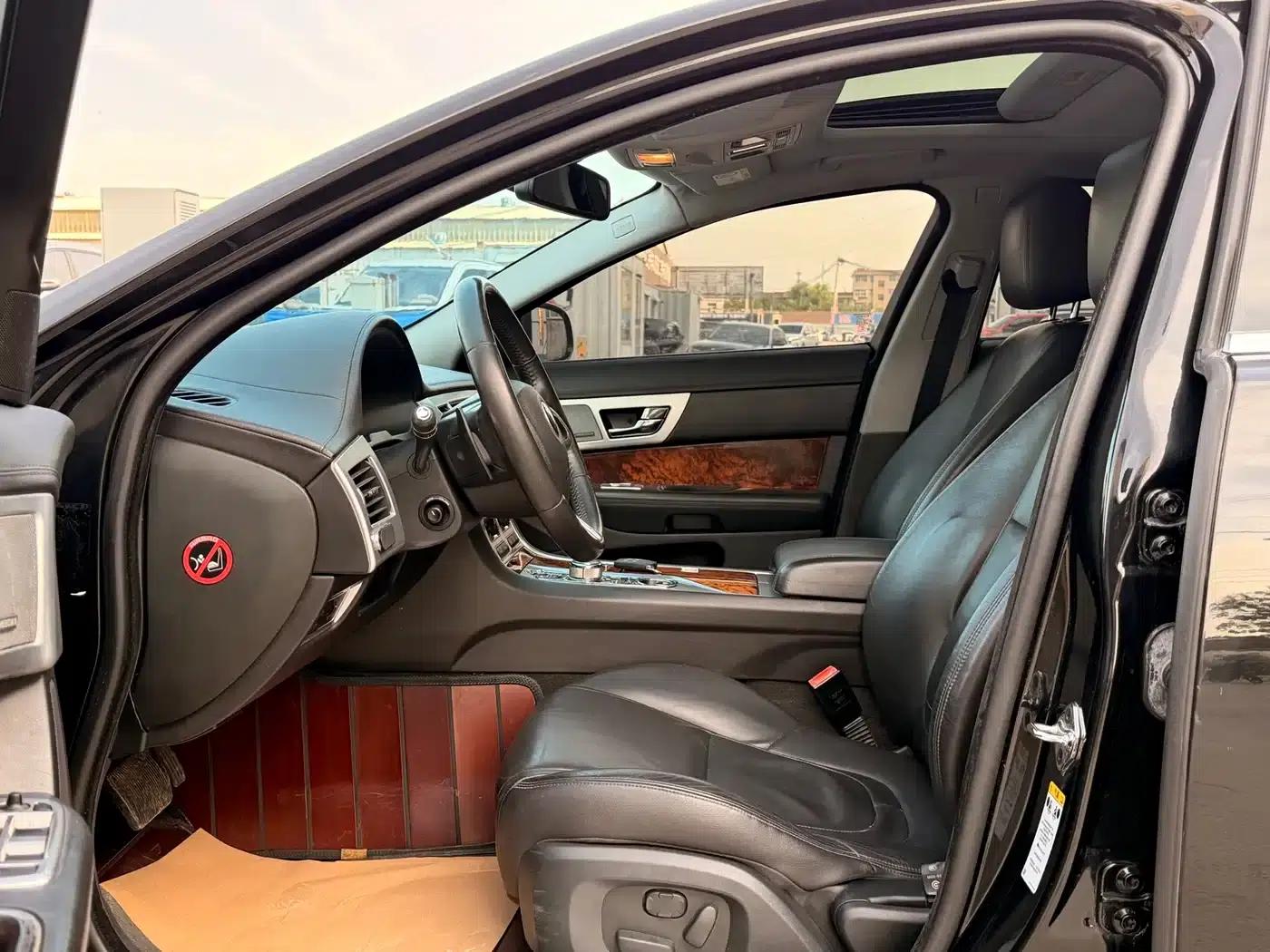 2015 Jaguar XF 2.0T Luxury Edition — миниатюра 11