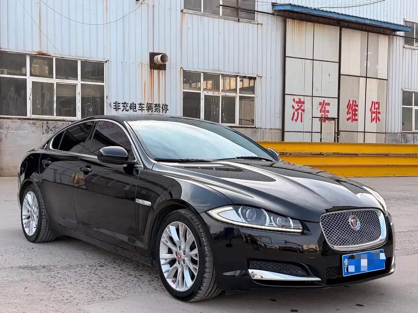 2015 Jaguar XF 2.0T Luxury Edition — миниатюра 3
