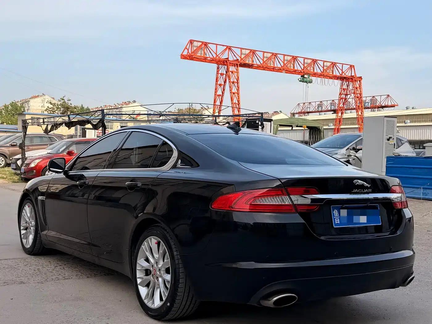 2015 Jaguar XF 2.0T Luxury Edition — миниатюра 4