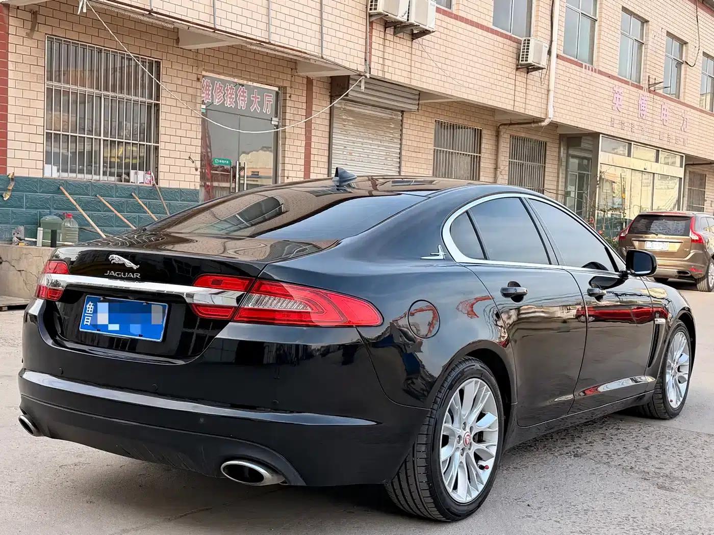 2015 Jaguar XF 2.0T Luxury Edition — миниатюра 6
