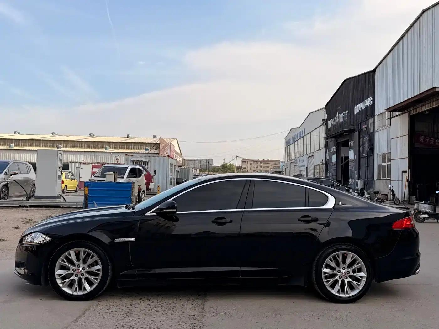 2015 Jaguar XF 2.0T Luxury Edition — миниатюра 8