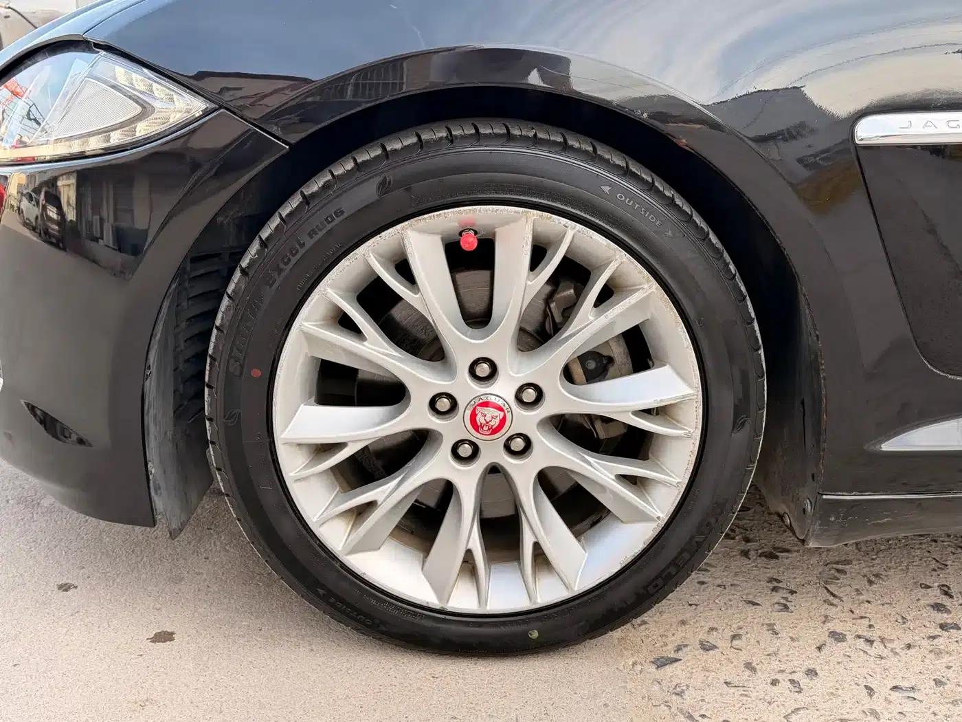 2015 Jaguar XF 2.0T Luxury Edition — миниатюра 9