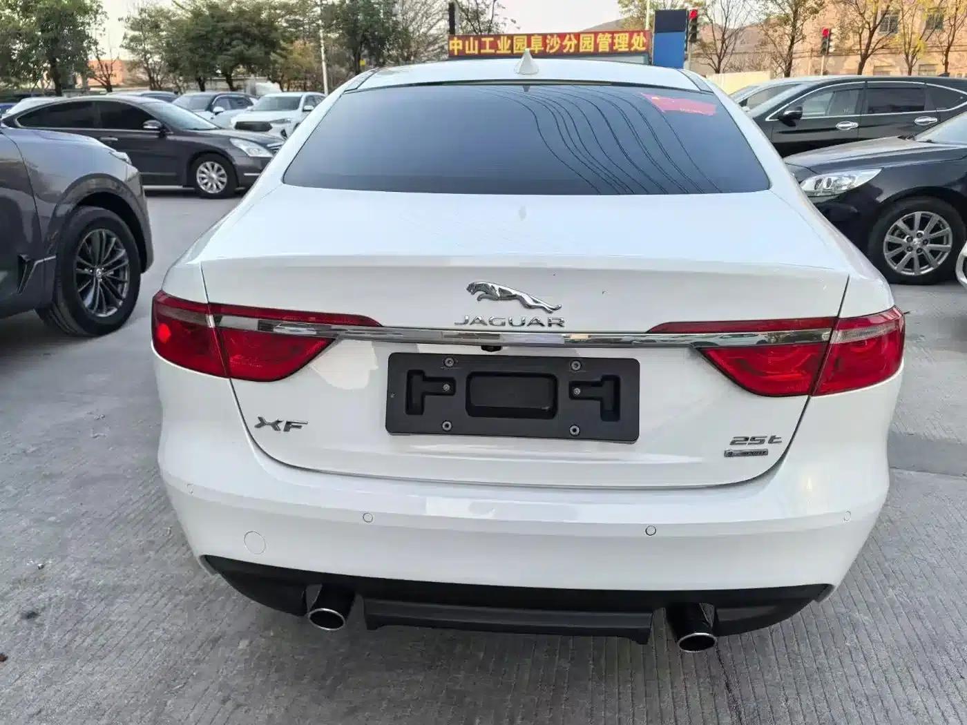2016 Jaguar XF 2.0T 2WD Elegance Edition — миниатюра 3
