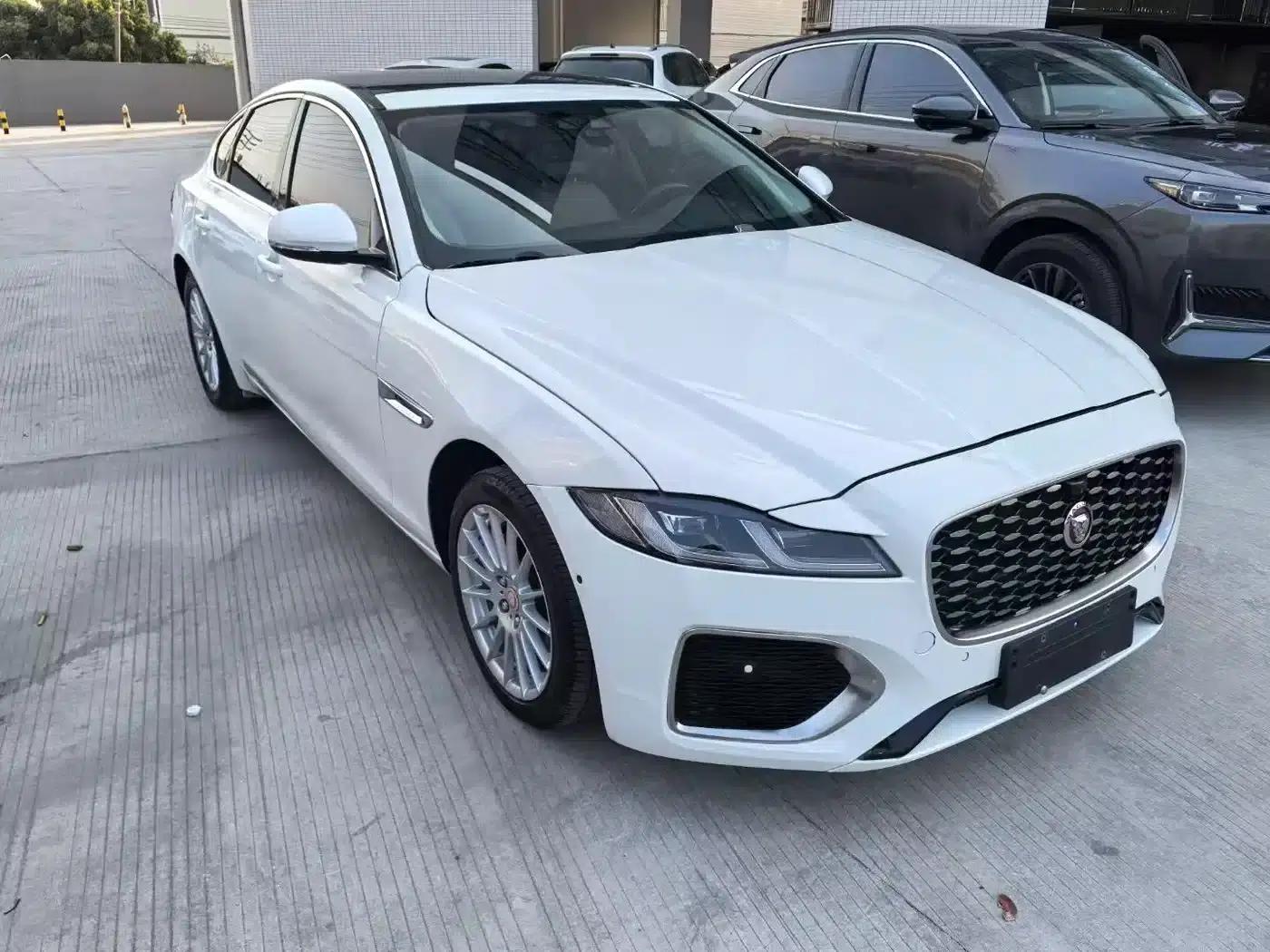 2016 Jaguar XF 2.0T 2WD Elegance Edition — миниатюра 6