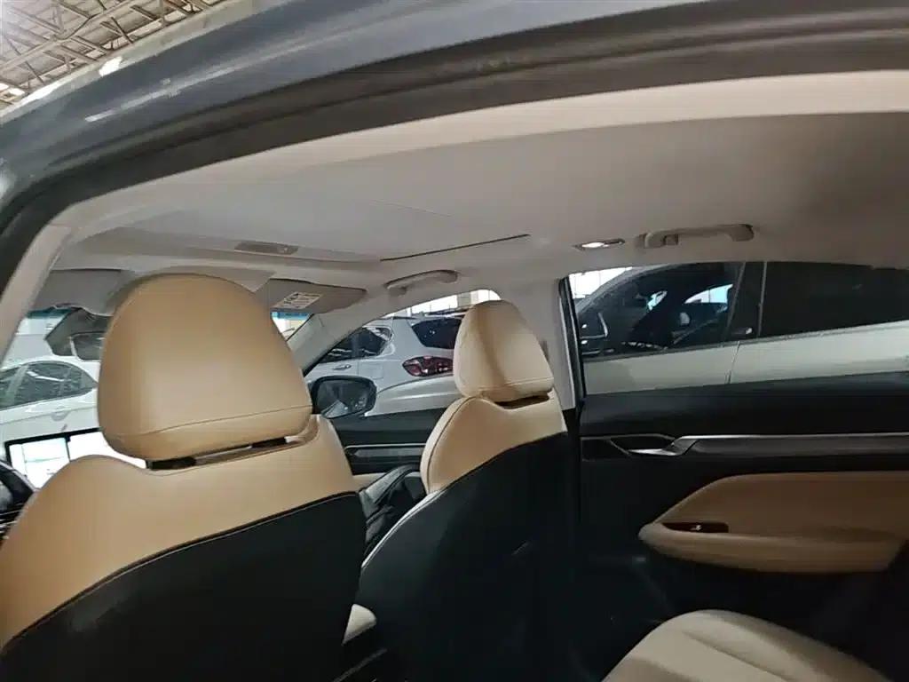 Geely Emgrand L HiP 2024 Champion Edition 1.5TD-DHT Pro 100KM Excellent Model — миниатюра 18