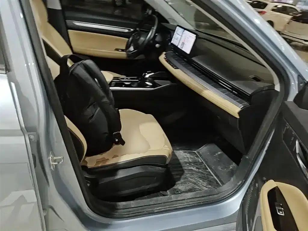 Geely Emgrand L HiP 2024 Champion Edition 1.5TD-DHT Pro 100KM Excellent Model — миниатюра 25