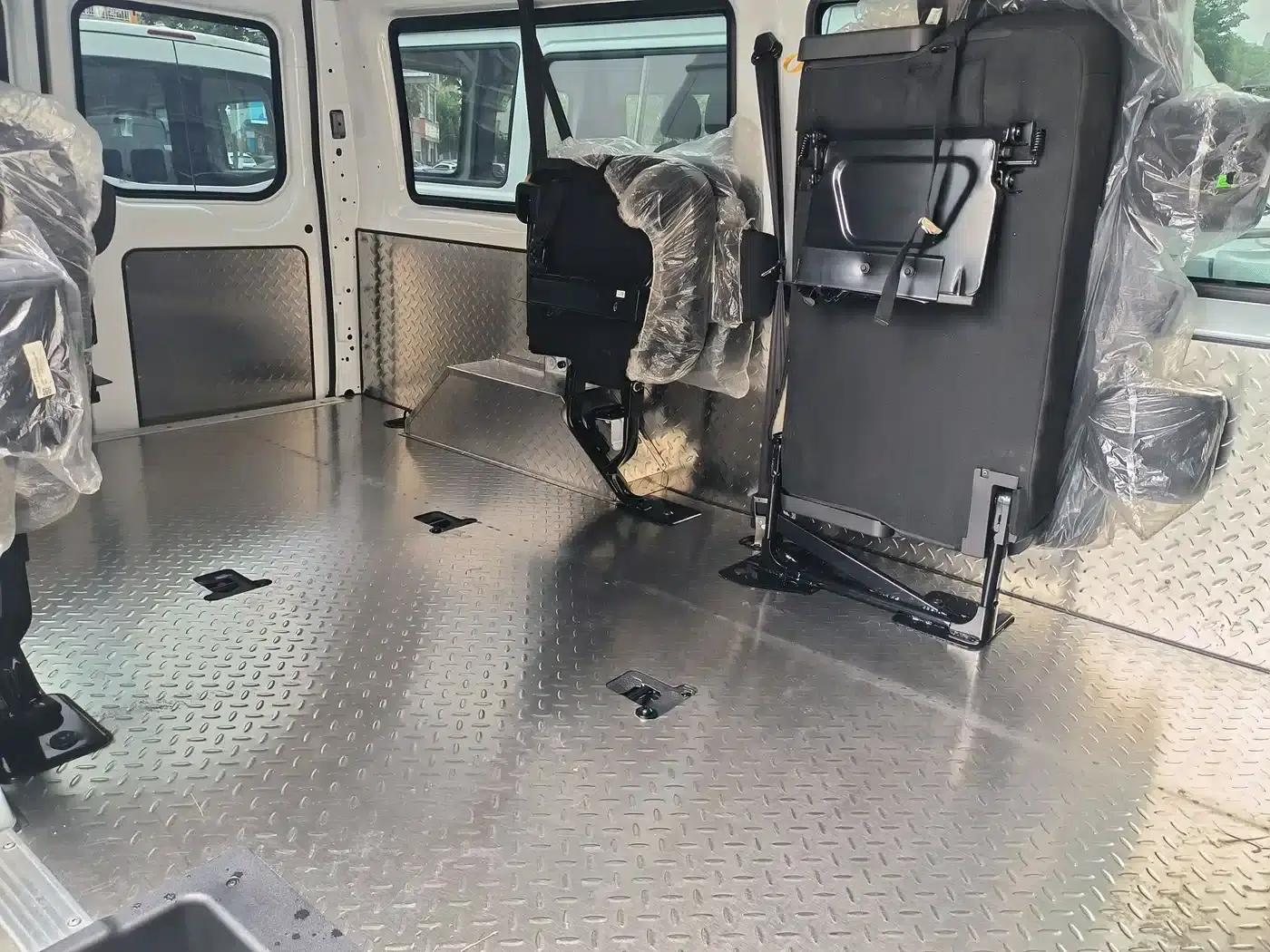 Jiangling Fushun 2025 2.0T 8AT Diesel Medium-Wheelbase High-Roof Commercial and Multi-Purpose Passenger Vehicle (7 Seats) — миниатюра 5