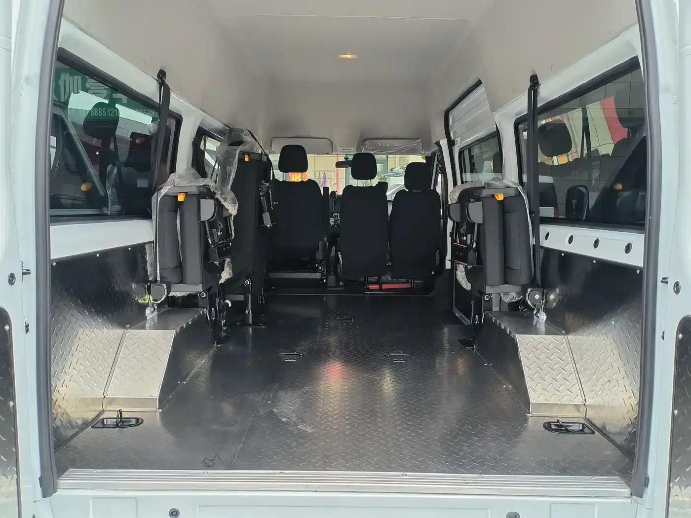 Jiangling Fushun 2025 2.0T 8AT Diesel Medium-Wheelbase High-Roof Commercial and Multi-Purpose Passenger Vehicle (7 Seats) — миниатюра 7