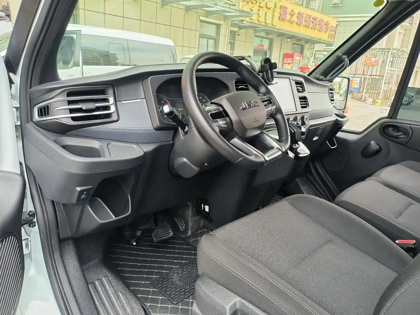 Jiangling Fushun 2025 2.0T 8AT Diesel Medium-Wheelbase High-Roof Commercial and Multi-Purpose Passenger Vehicle (7 Seats) — миниатюра 10