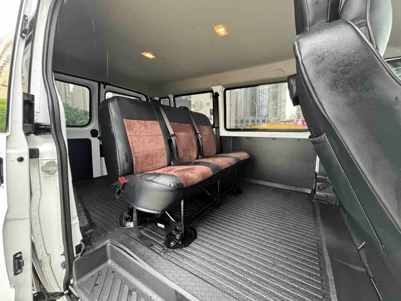 Jiangling Fushun 2025 2.0T 8AT Diesel Short Wheelbase Low Roof Commercial Multi-purpose Passenger Vehicle, 5/6 Seats, Double Tailgate — миниатюра 8