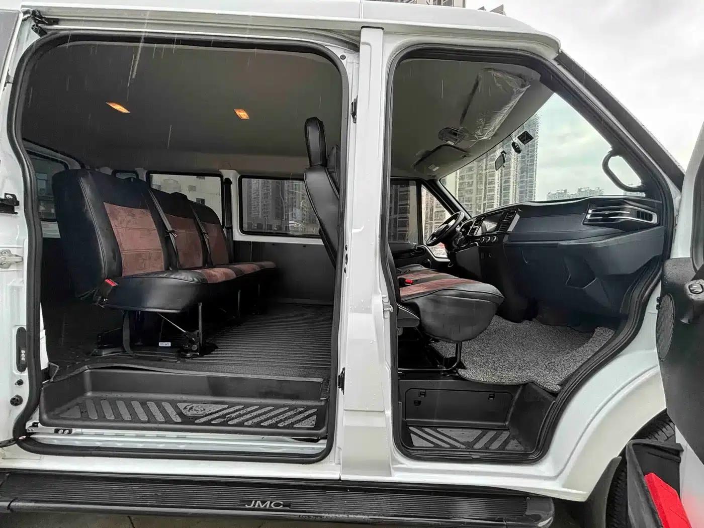 Jiangling Fushun 2025 2.0T 8AT Diesel Short Wheelbase Low Roof Commercial Multi-purpose Passenger Vehicle, 5/6 Seats, Double Tailgate — миниатюра 9