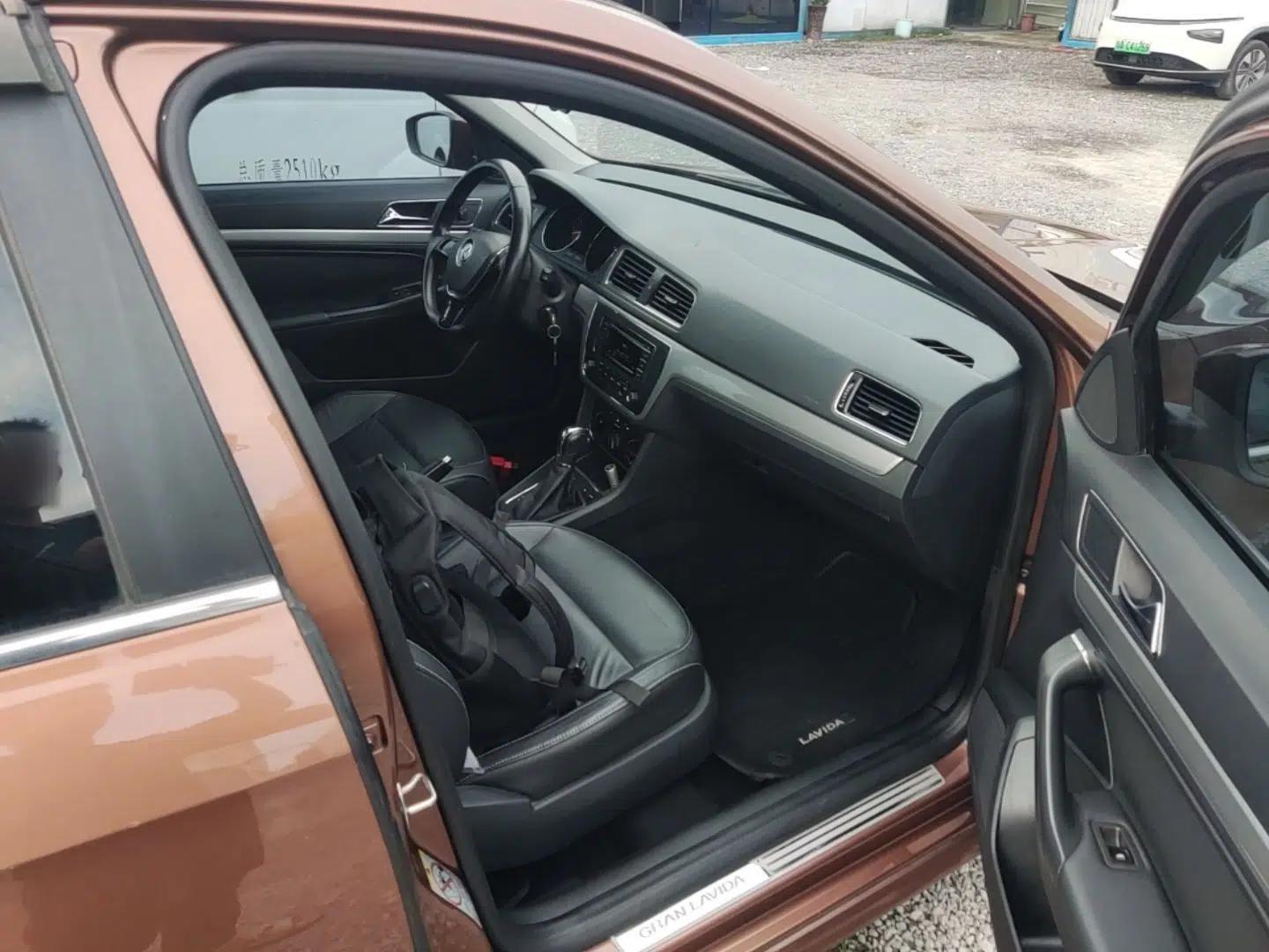 Volkswagen Gran Lavida 2015 1.6L Automatic Comfort Edition — миниатюра 23