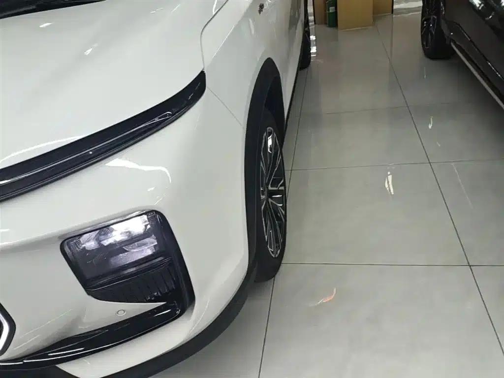 Jetour X90 PRO 2024 2.0T DCT Premium Edition 7-seater — миниатюра 24