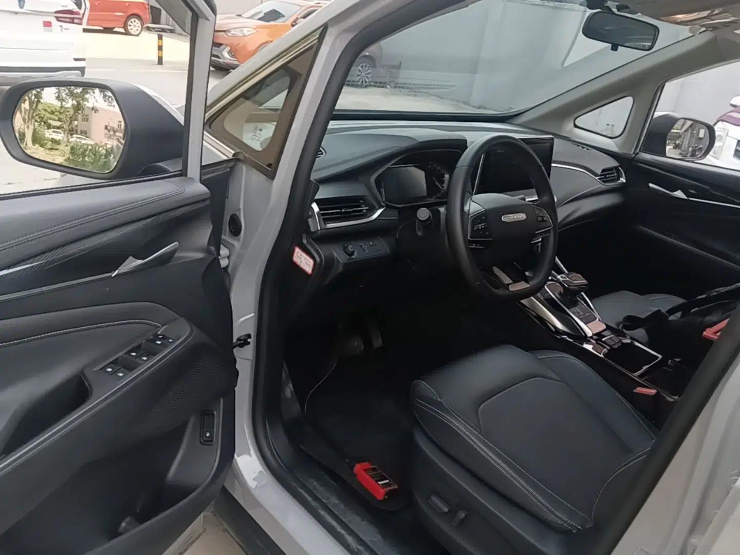SAIC MAXUS Dajia 5 2024 Restyled 1.3T Plug-in Enjoyment Version 7 Seats — миниатюра 19