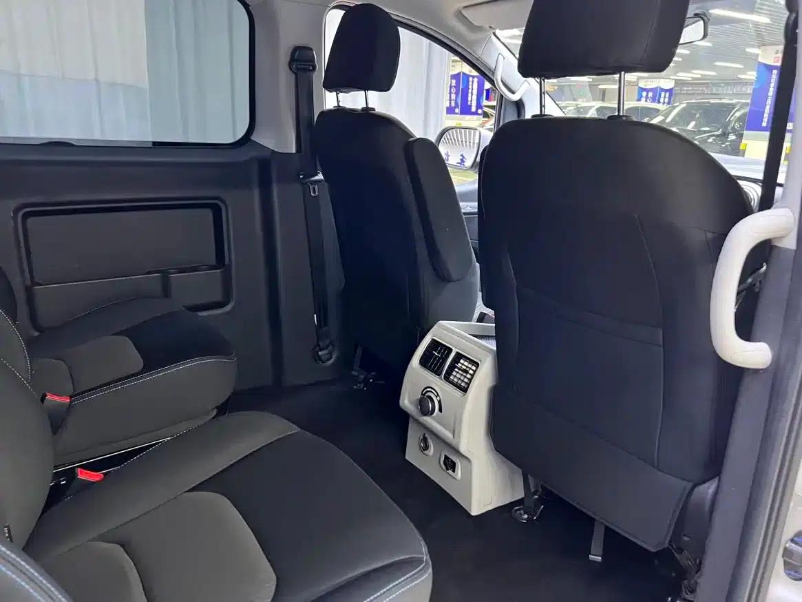 Refine M3 2019 IKEA Edition 1.8L Luxury Smart Model — миниатюра 12