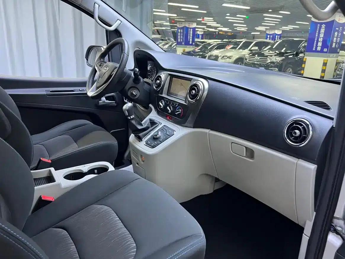 Refine M3 2019 IKEA Edition 1.8L Luxury Smart Model — миниатюра 15