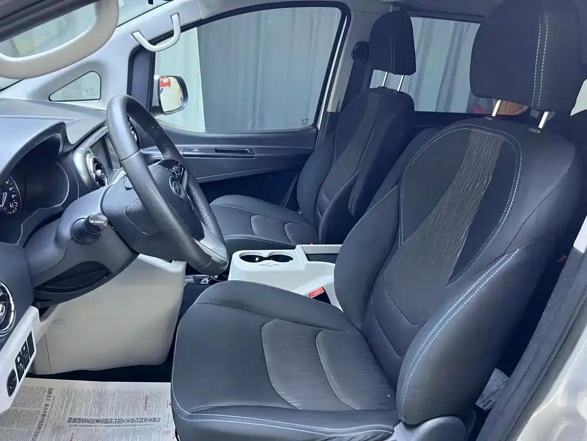 Refine M3 2019 IKEA Edition 1.8L Luxury Smart Model — миниатюра 16