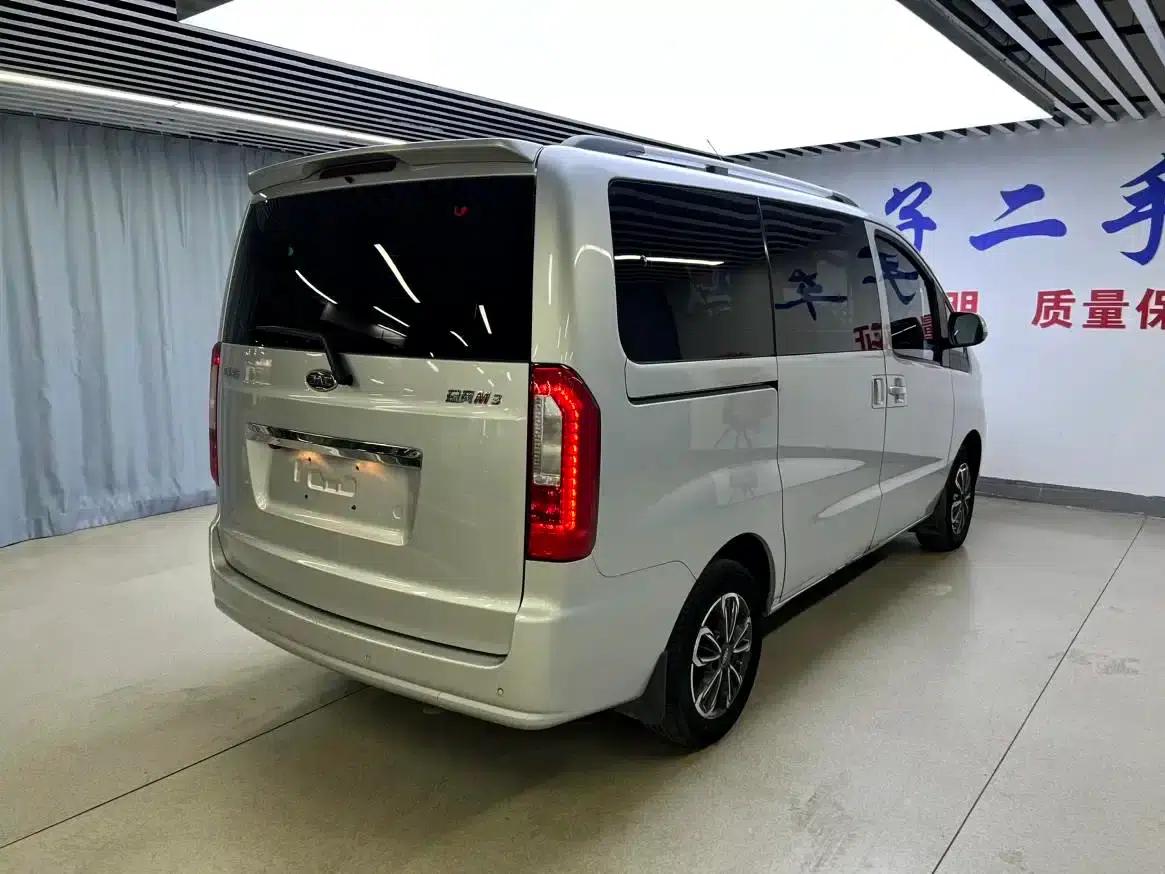 Refine M3 2019 IKEA Edition 1.8L Luxury Smart Model — миниатюра 18