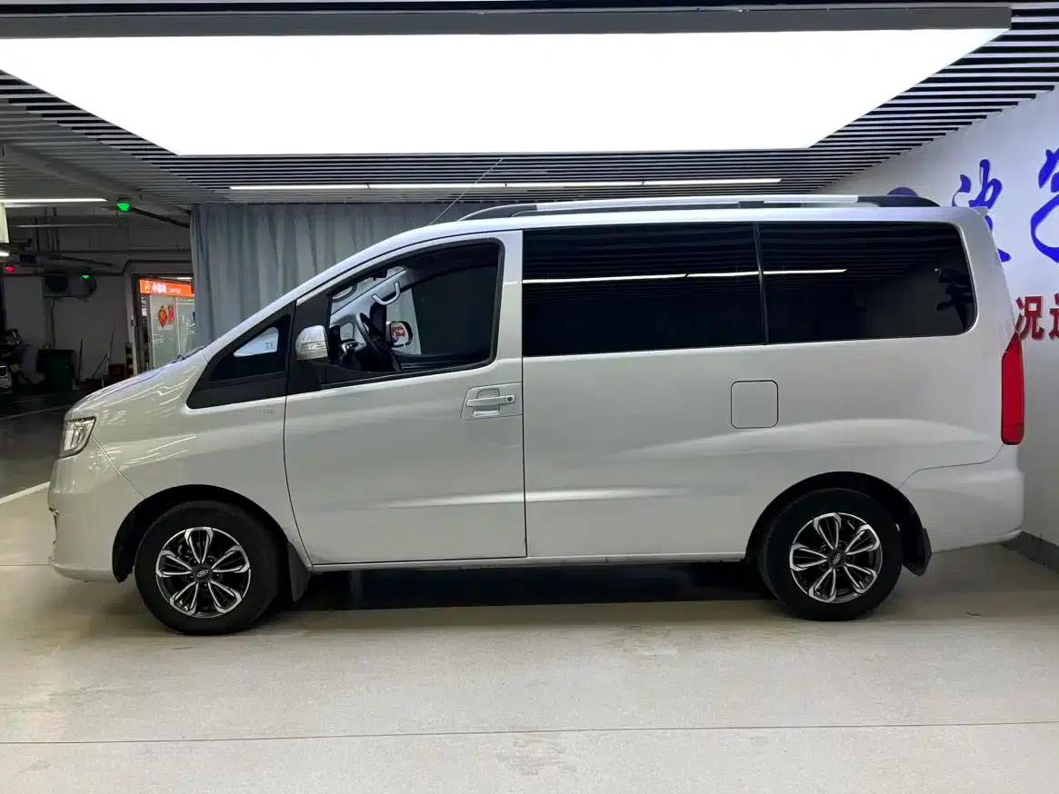Refine M3 2019 IKEA Edition 1.8L Luxury Smart Model — миниатюра 5