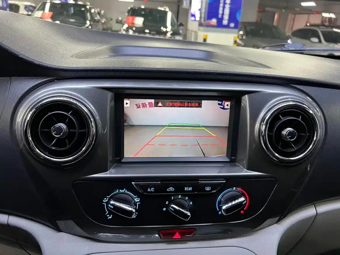 Refine M3 2019 IKEA Edition 1.8L Luxury Smart Model — миниатюра 7