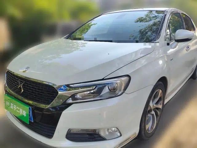 DS 5LS 2014 1.6T Luxury Edition THP160