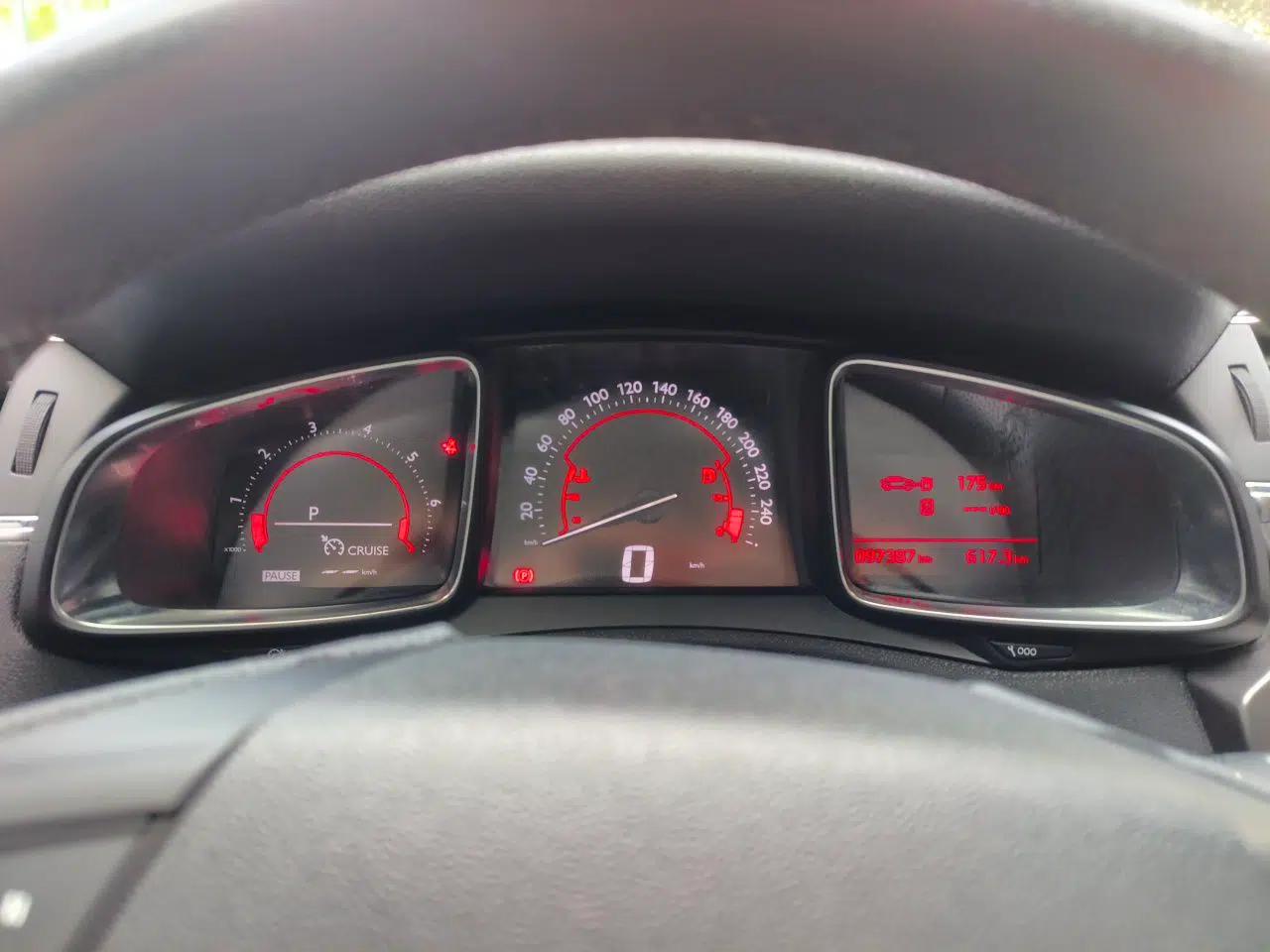 DS 6 2014 1.6T Luxury Edition THP200 — миниатюра 12