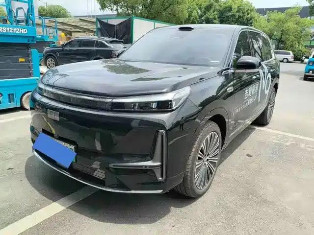 Galaxy M9 2025 210km/h AWD Navigator Edition