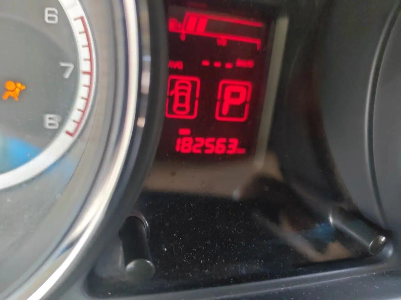 Dongfeng Aeolus A60 2014 1.6L Automatic Prestige Model — миниатюра 13