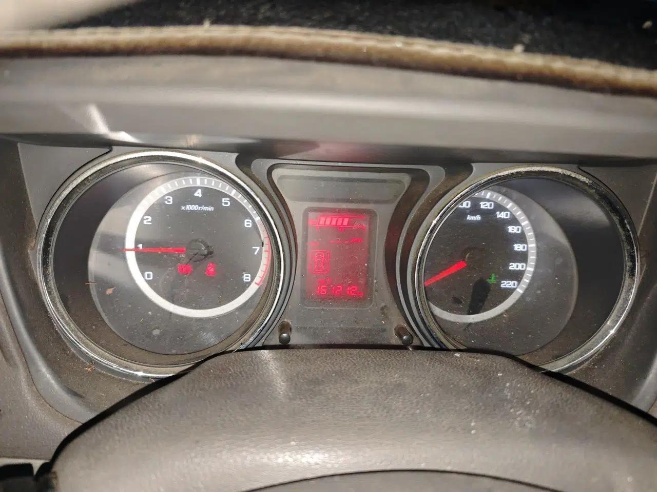 Dongfeng Aeolus A60 2012 1.6L Manual Luxury Model — миниатюра 12