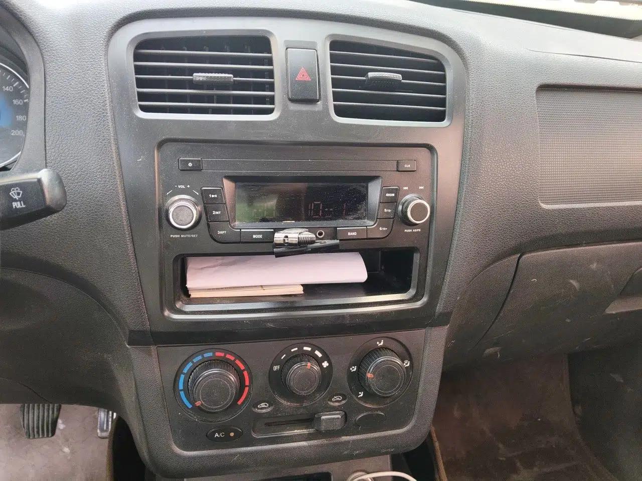 Dongfeng Fengon 330 2018 1.5L Manual Practical II DK15 — миниатюра 14