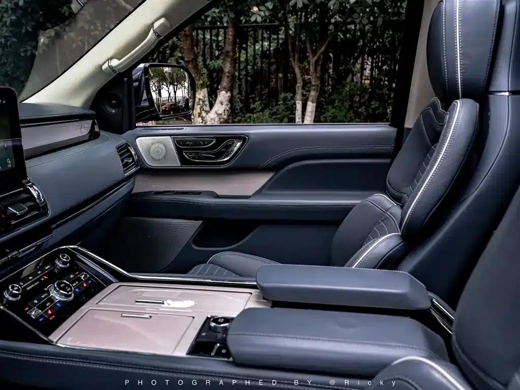 Navigator 2020 3.5T Presidential Series — миниатюра 7