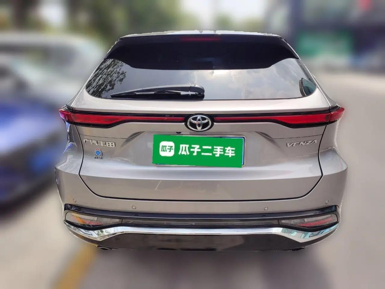 Toyota Venza 2022 2.0L CVT Two-Wheel Drive Prestige Edition — миниатюра 5