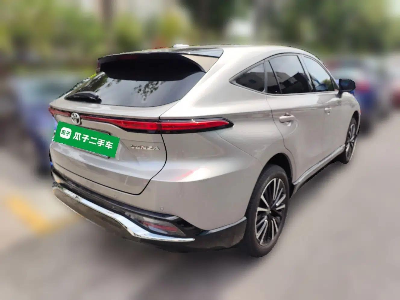 Toyota Venza 2022 2.0L CVT Two-Wheel Drive Prestige Edition — миниатюра 6