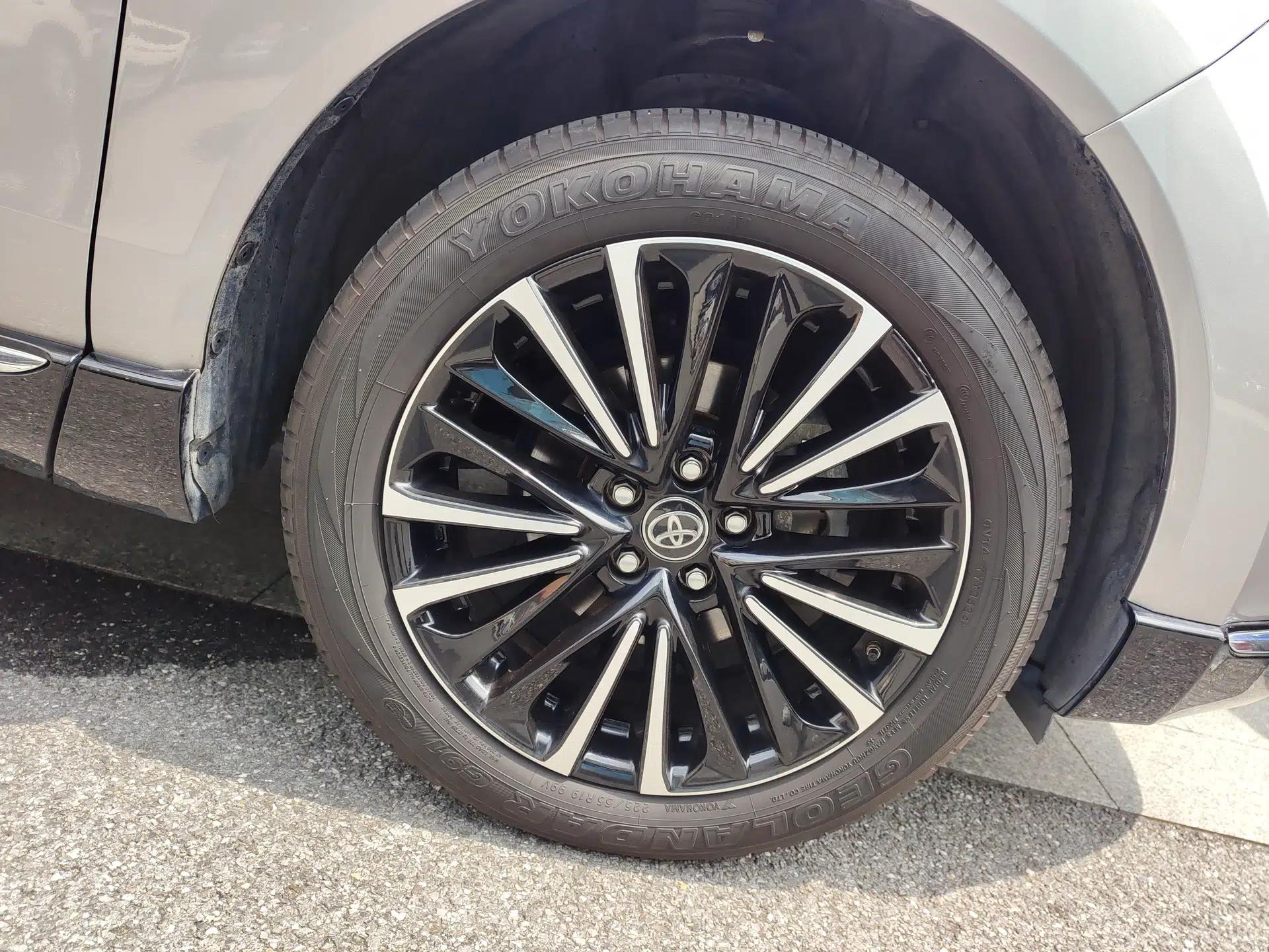 Toyota Venza 2022 2.0L CVT Two-Wheel Drive Prestige Edition — миниатюра 8