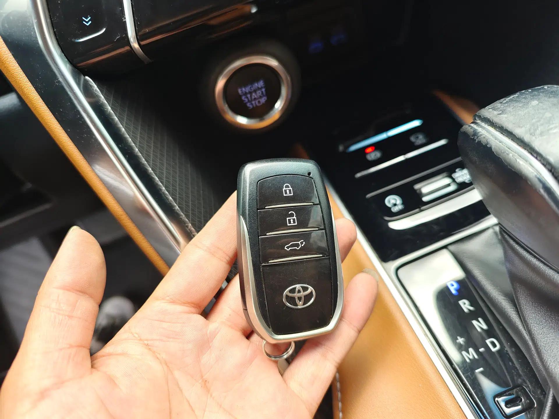 Toyota Venza 2022 2.0L CVT Two-Wheel Drive Prestige Edition — миниатюра 9