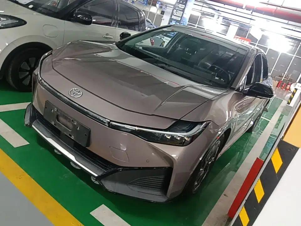 Toyota bZ3 2023 616 km Long-Range Premium — миниатюра 1