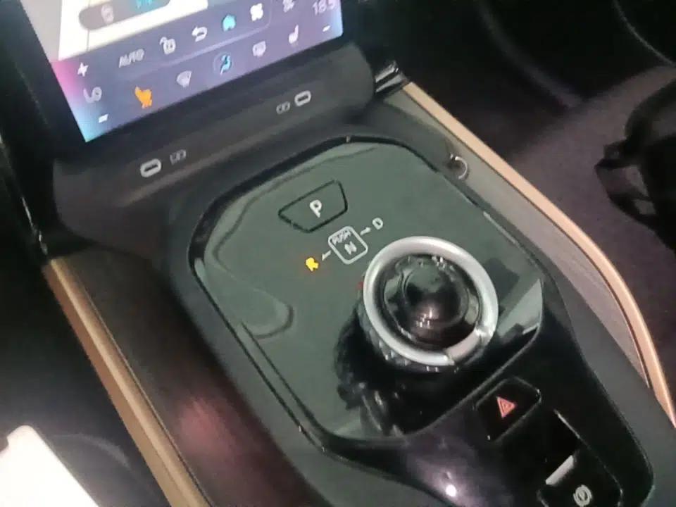 Toyota bZ3 2023 616 km Long-Range Premium — миниатюра 16