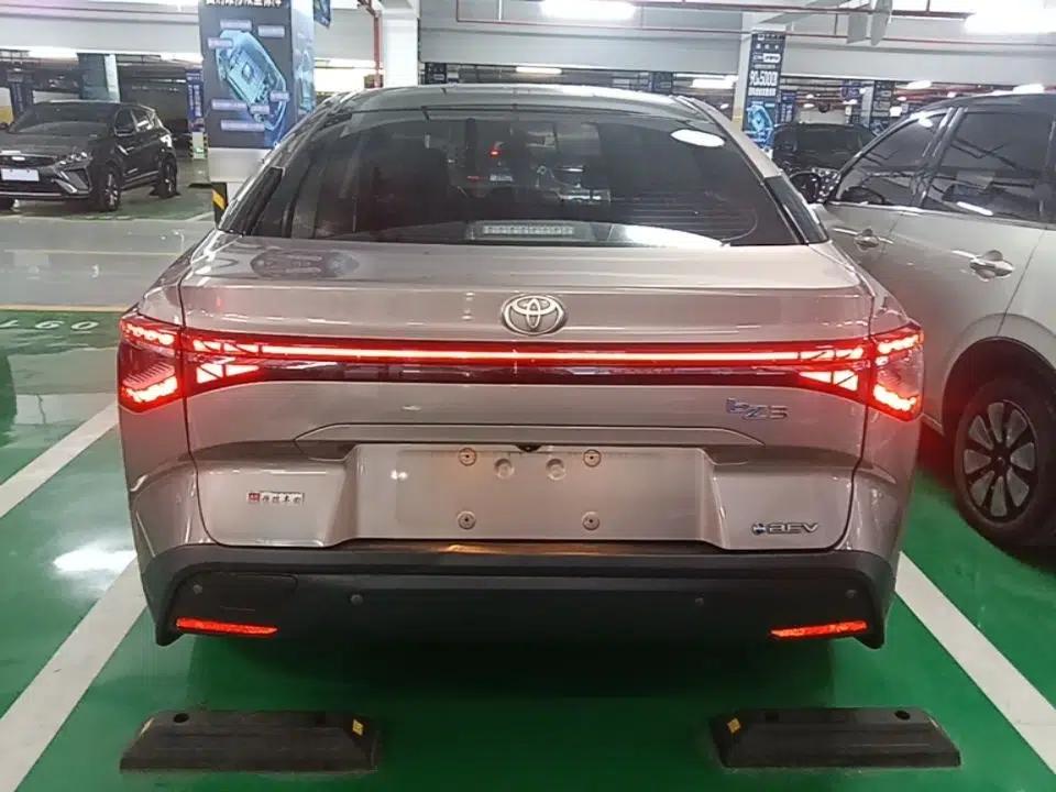Toyota bZ3 2023 616 km Long-Range Premium — миниатюра 3