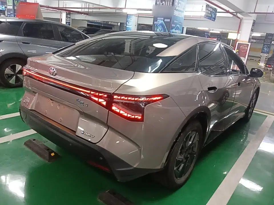 Toyota bZ3 2023 616 km Long-Range Premium — миниатюра 4
